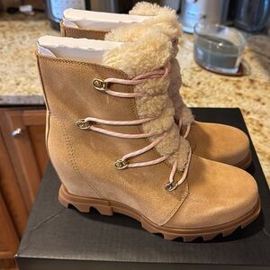 Sorel Joan of Artic Wedge III size 8